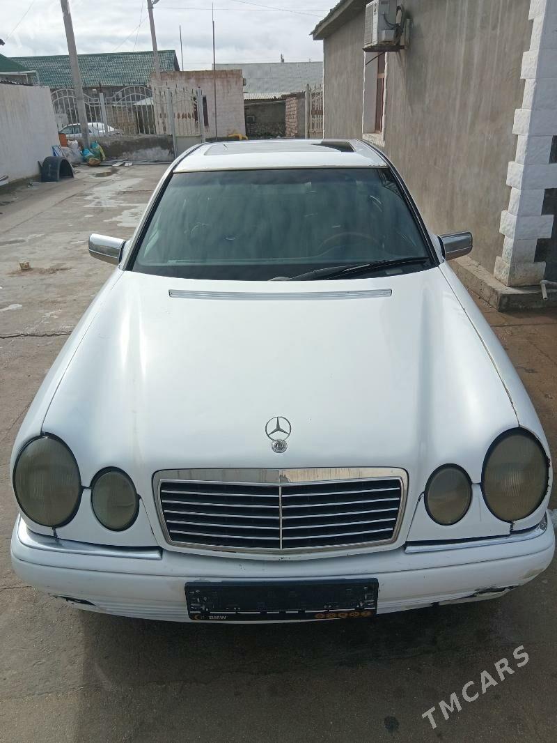 Mercedes-Benz 230E 1997 - 52 000 TMT - Балканабат - img 1