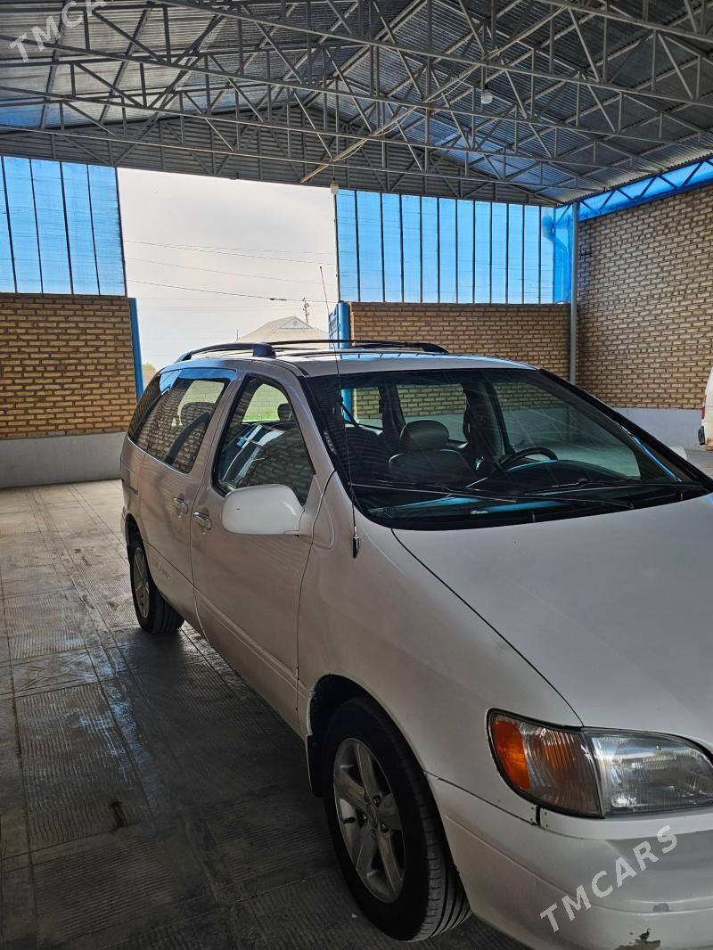 Toyota Sienna 2001 - 150 000 TMT - Серахс - img 1