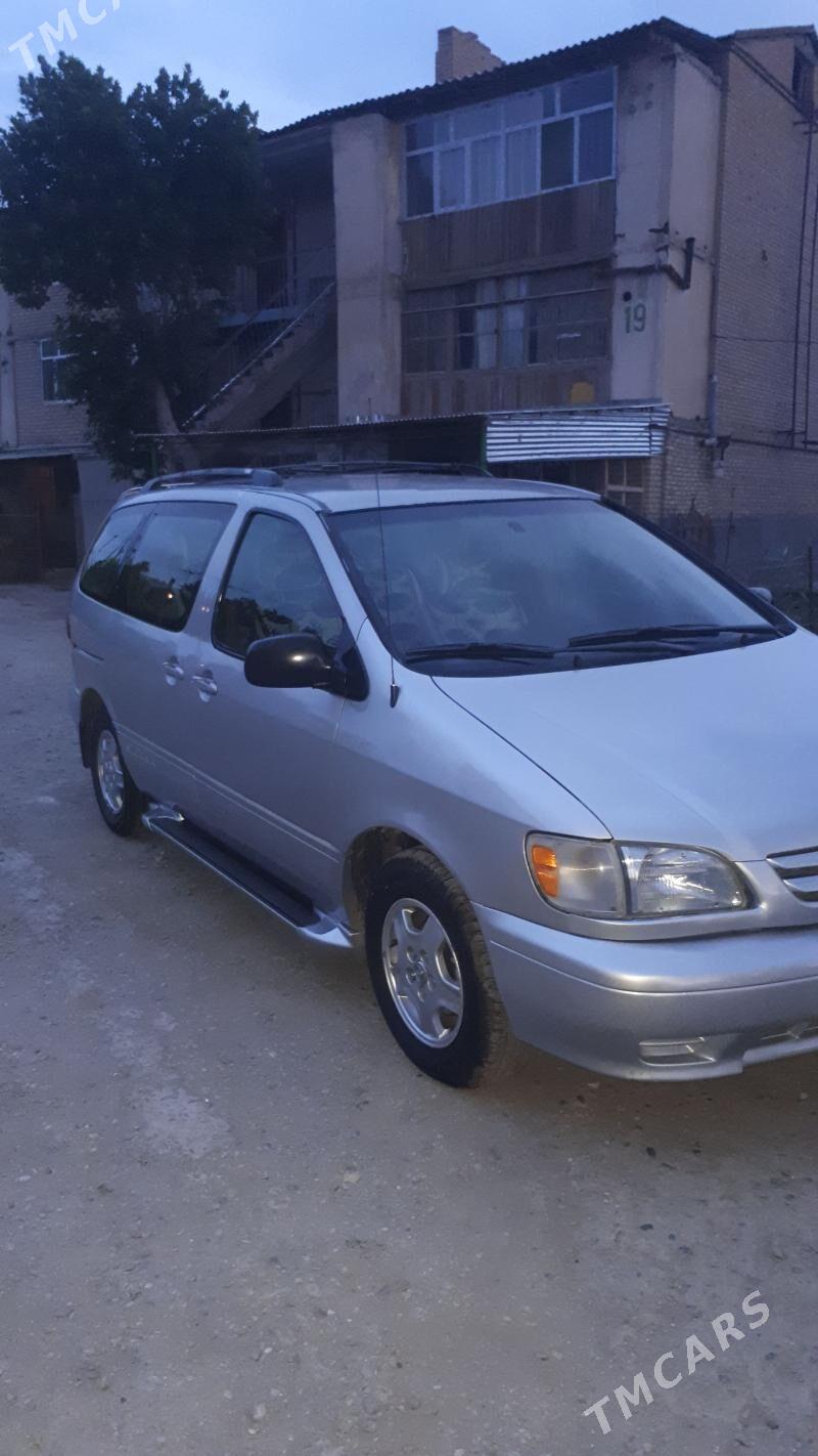 Toyota Sienna 2001 - 160 000 TMT - Туркменабат - img 1