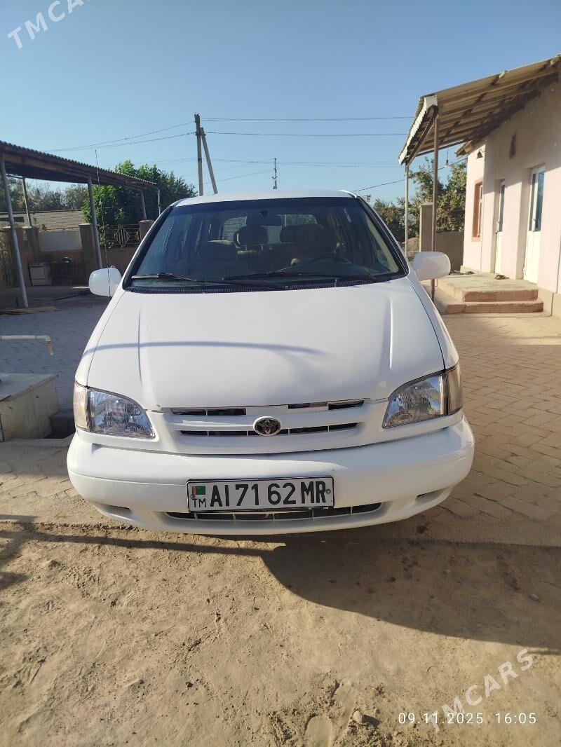 Toyota Sienna 1999 - 150 000 TMT - Туркменгала - img 1