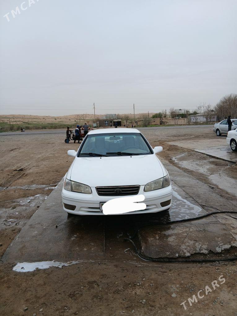 Toyota Camry 2000 - 136 000 TMT - Ёлётен - img 1
