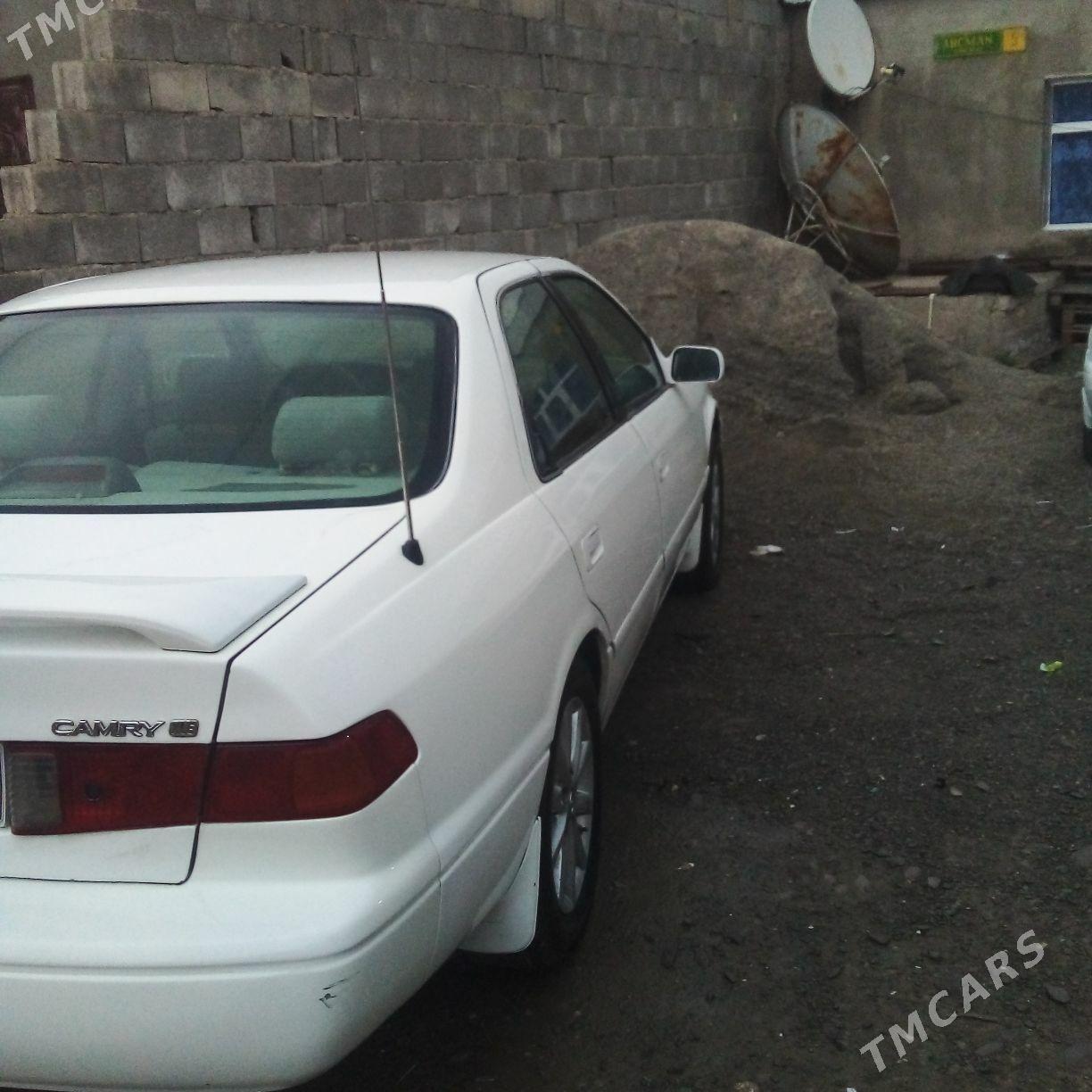 Toyota Camry 2000 - 130 000 TMT - Ак-Бугдайский этрап - img 1