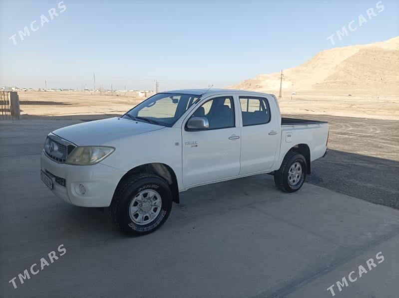 Toyota Hilux 2011 - 260 000 TMT - Balkanabat - img 1
