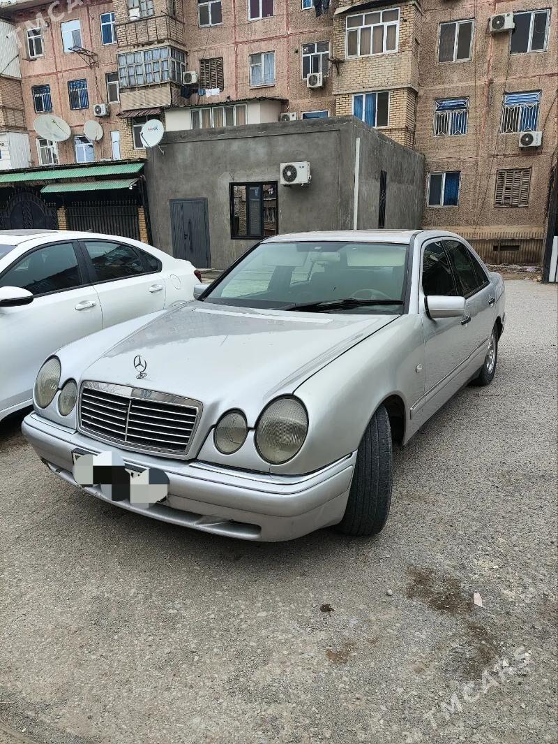 Mercedes-Benz W212 1996 - 60 000 TMT - Мары - img 1