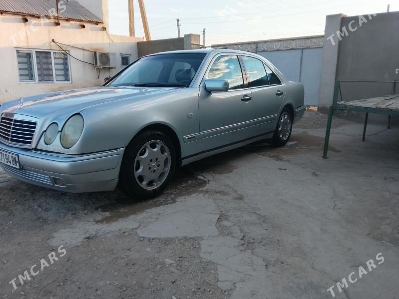 Mercedes-Benz E320 1997 - 65 000 TMT - Гумдаг - img 1
