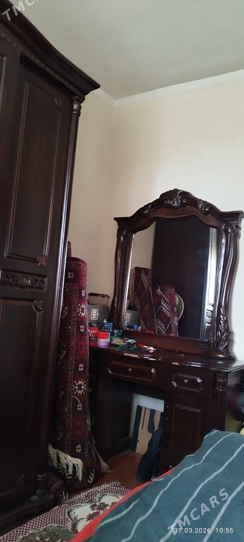 Зеркало и шифоньер - Туркменбаши - img 1