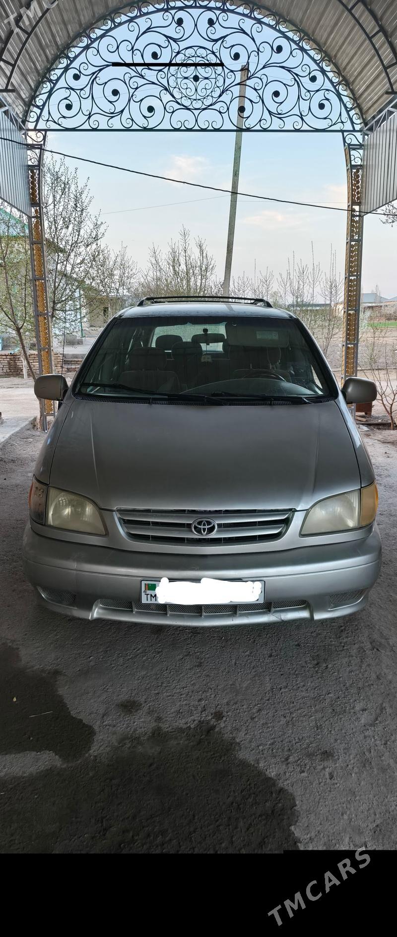 Toyota Sienna 2002 - 200 000 TMT - Гурбансолтан Едже - img 1