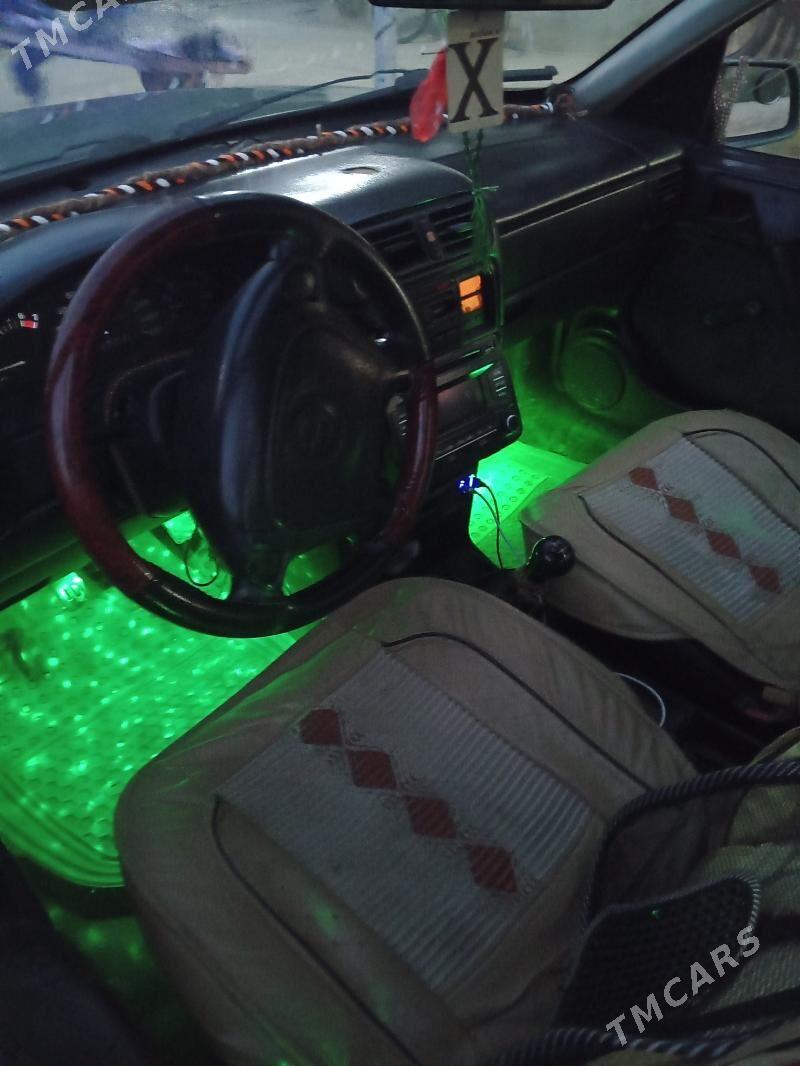 Opel Vectra 1994 - 40 000 TMT - Достлук - img 1