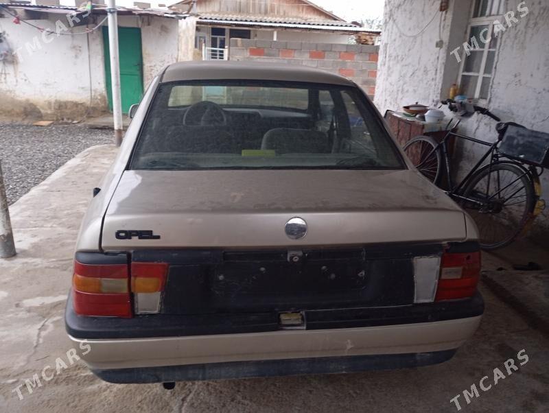 Opel Vectra 1991 - 20 000 TMT - Бахарден - img 1