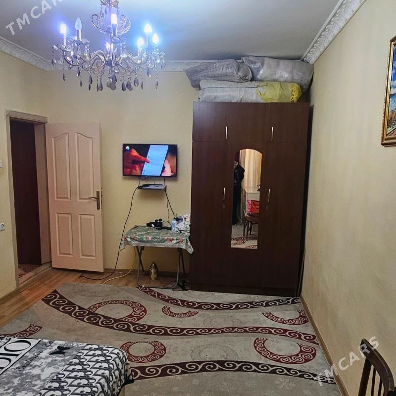 Mir7/2 1/2komnat 9/8etažy - Sowetskiý köç. (Garaşsyzlyk şaýoly) - img 1