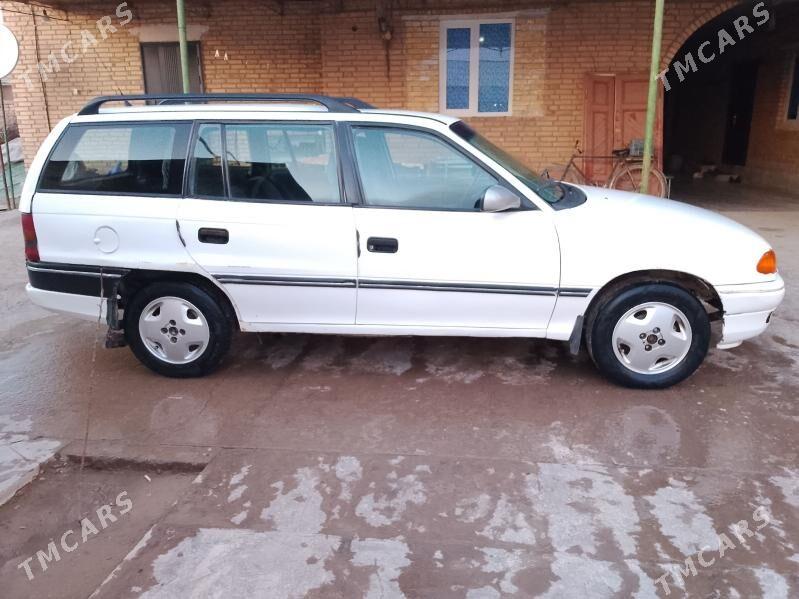 Opel Astra 1992 - 35 000 TMT - Фарап - img 1