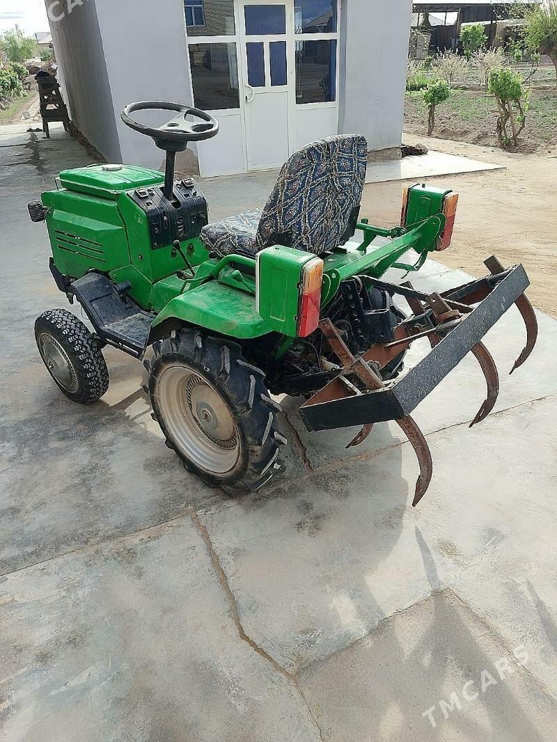 John Deere 2006 - 23 000 TMT - Сакарчага - img 1