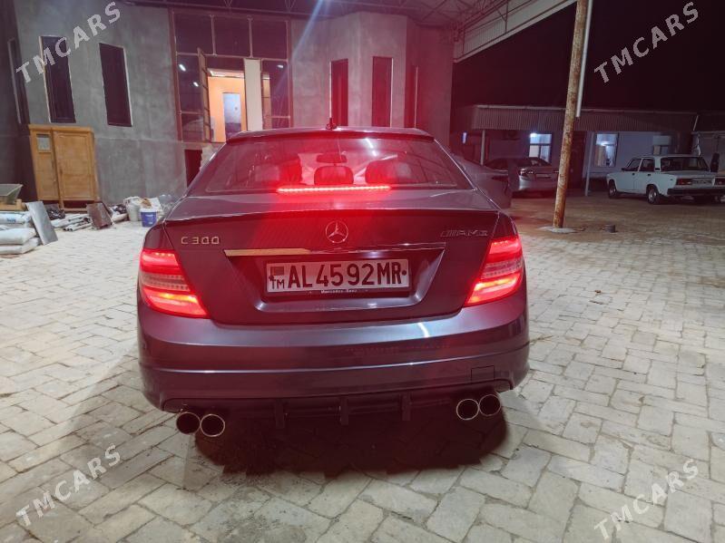 Mercedes-Benz C300 2010 - 180 000 TMT - Байрамали - img 1