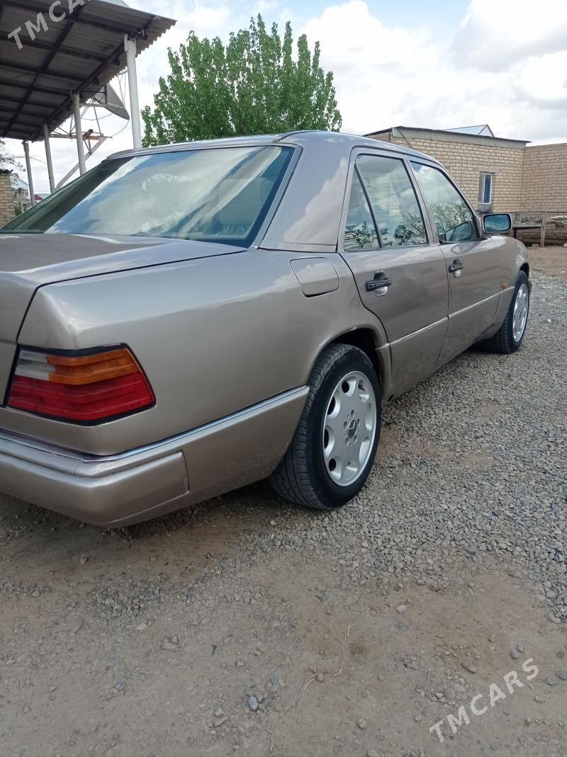 Mercedes-Benz 230E 1994 - 60 000 TMT - Мары - img 1