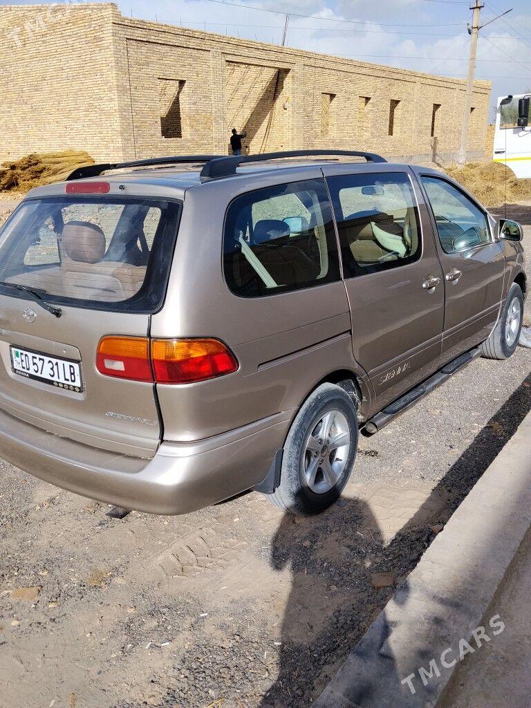 Toyota Sienna 2000 - 180 000 TMT - Халач - img 1