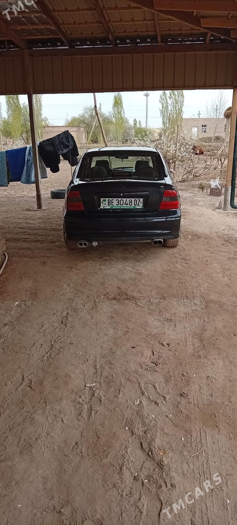 Opel Vectra 1998 - 65 000 TMT - Гурбансолтан Едже - img 1