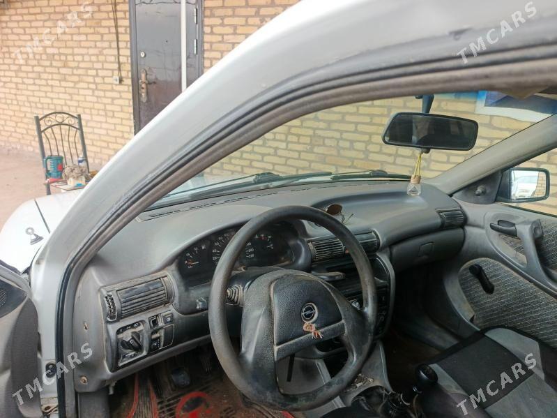Opel Astra 1994 - 30 000 TMT - Farap - img 1