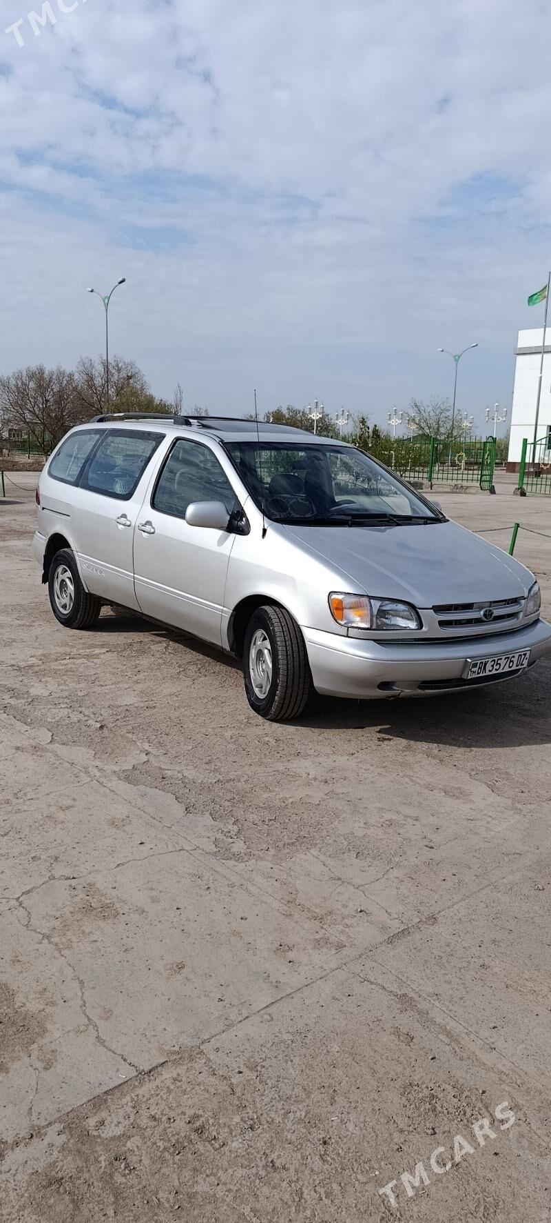 Toyota Sienna 1999 - 130 000 TMT - Гурбансолтан Едже - img 1