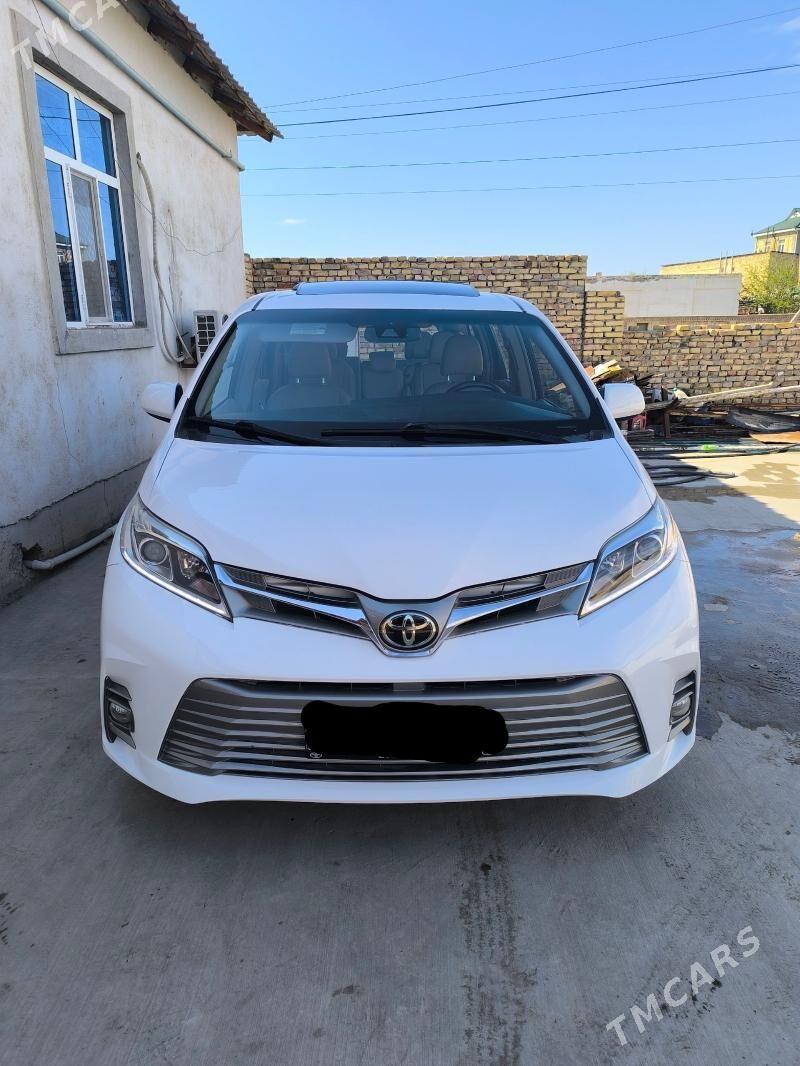 Toyota Sienna 2019 - 480 000 TMT - Туркменабат - img 1