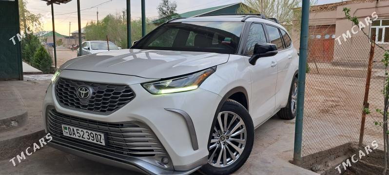 Toyota Highlander 2021 - 570 000 TMT - Кёнеургенч - img 1