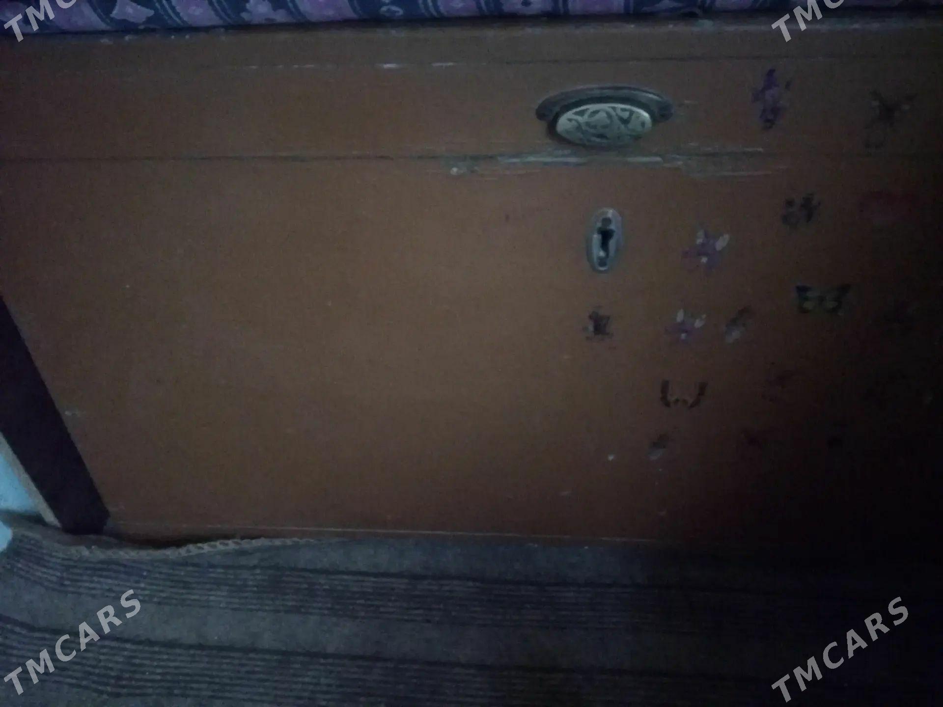 Лестница, сундук - Mary - img 1