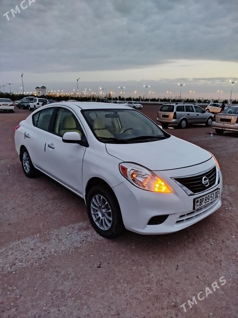 Nissan Versa 2012 - 110 000 TMT - Şabat etr. - img 1
