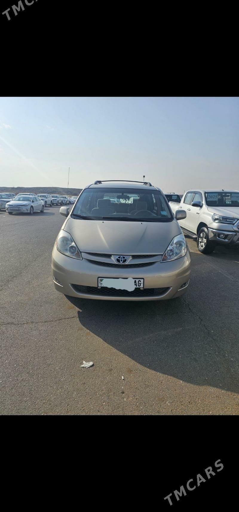 Toyota Sienna 2008 - 300 000 TMT - 10 mkr - img 1
