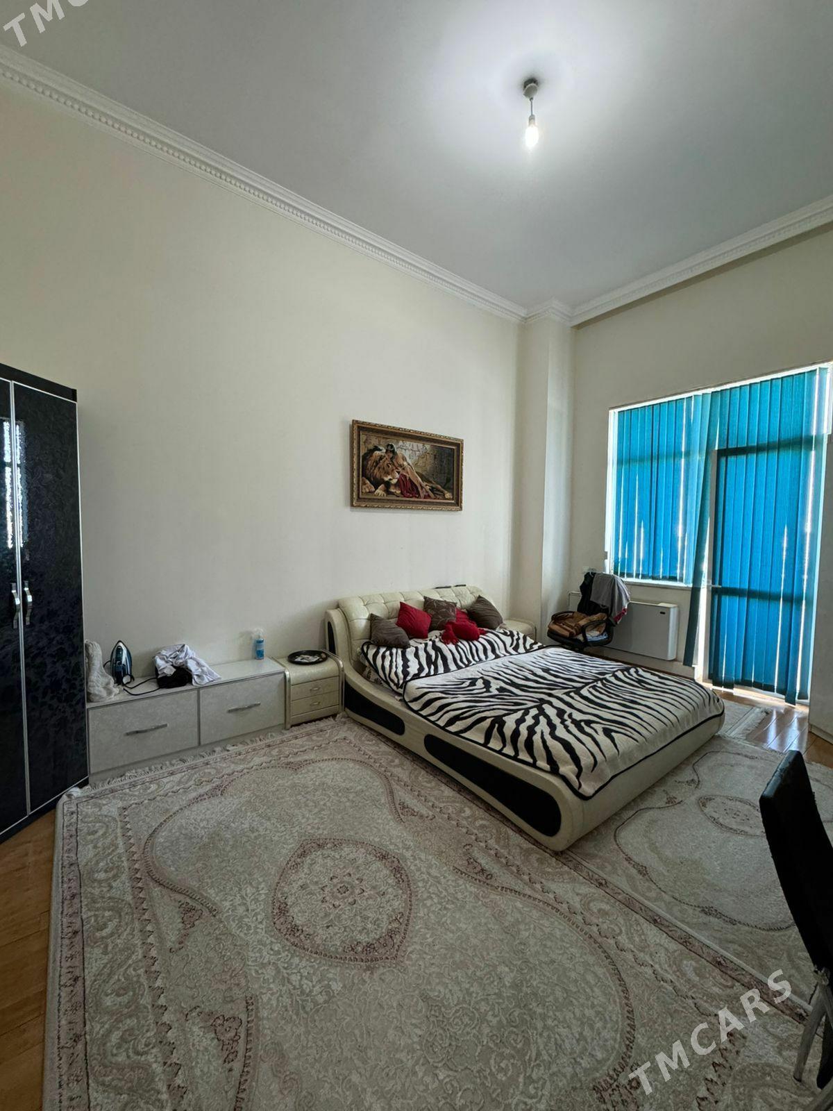 Moskowskiy elitka 4 kom satlyk - Moskowskiý köç. (10 ýyl abadançylyk şaýoly) - img 1