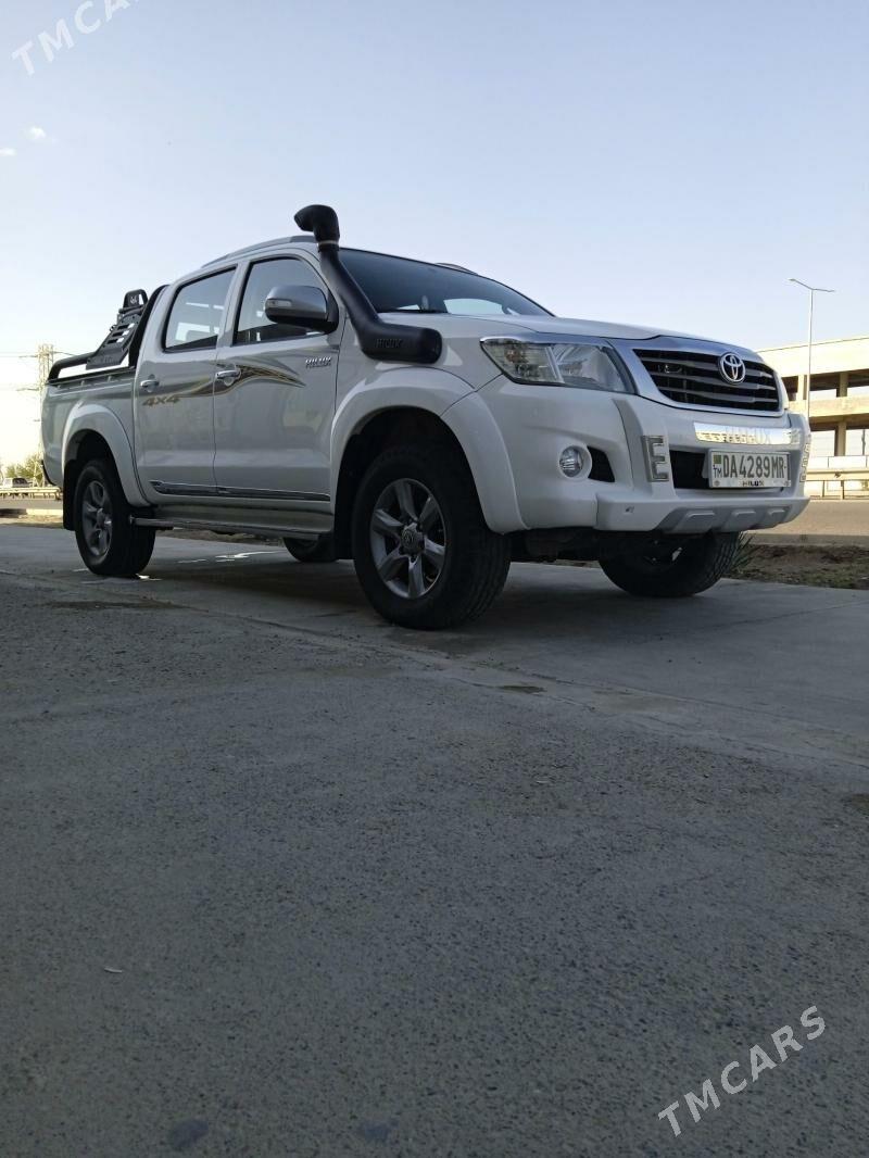 Toyota Hilux 2014 - 400 000 TMT - Мары - img 1