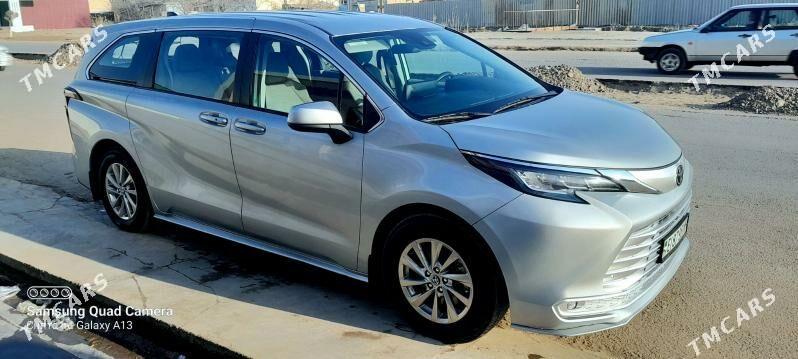 Toyota Sienna 2022 - 445 000 TMT - Ýolöten - img 1