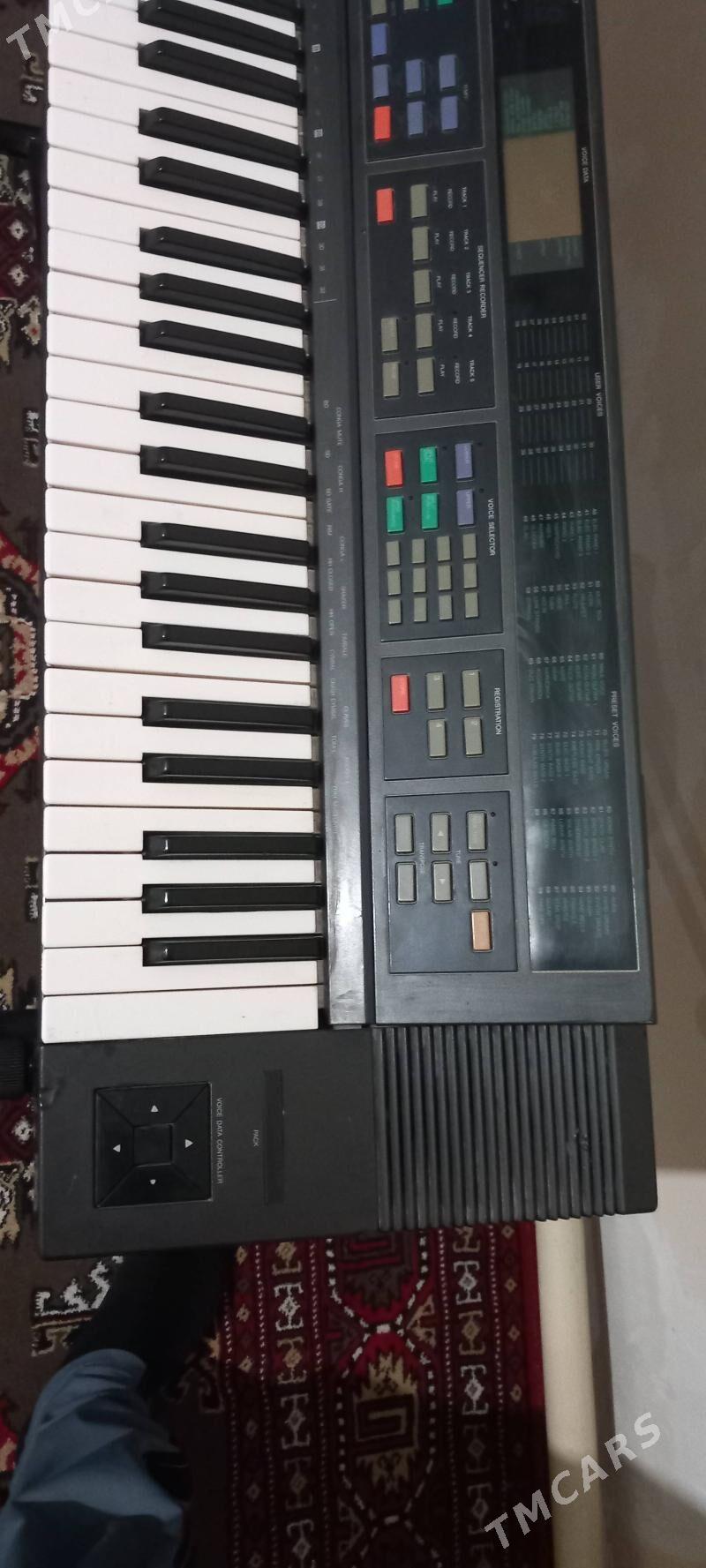 Yamaha 2000 lik. - Ýaşlyk - img 1