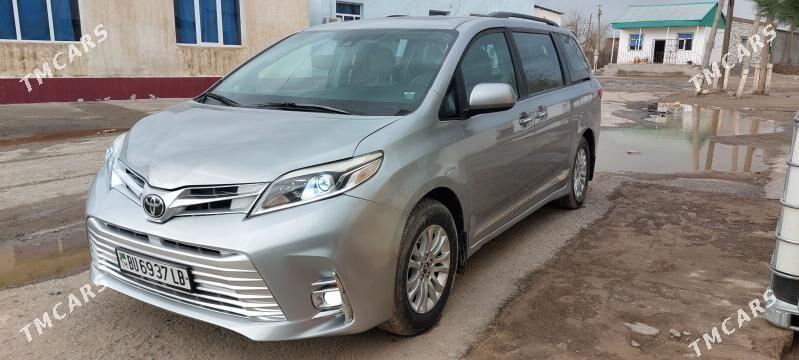 Toyota Sienna 2018 - 435 000 TMT - Койтендаг - img 1