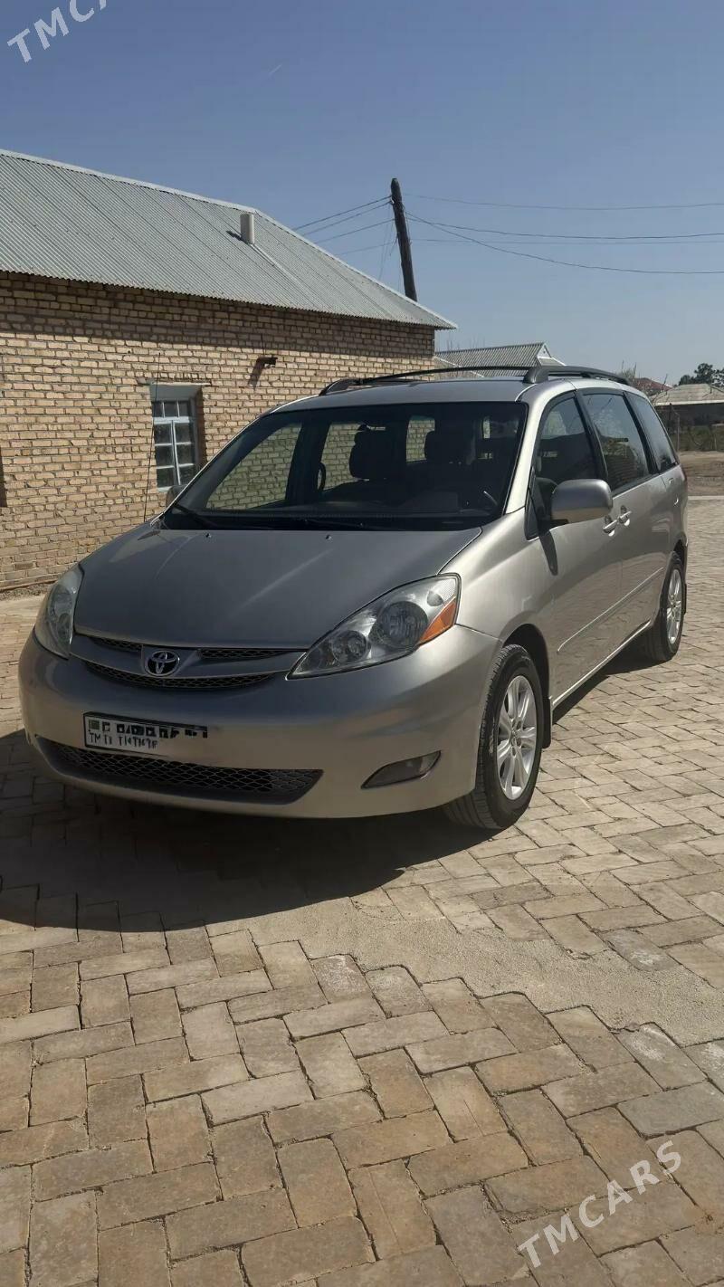 Toyota Sienna 2008 - 272 000 TMT - Туркменгала - img 1