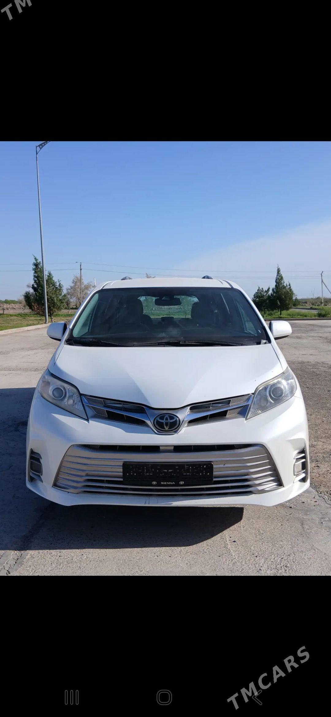 Toyota Sienna 2019 - 440 000 TMT - Халач - img 1