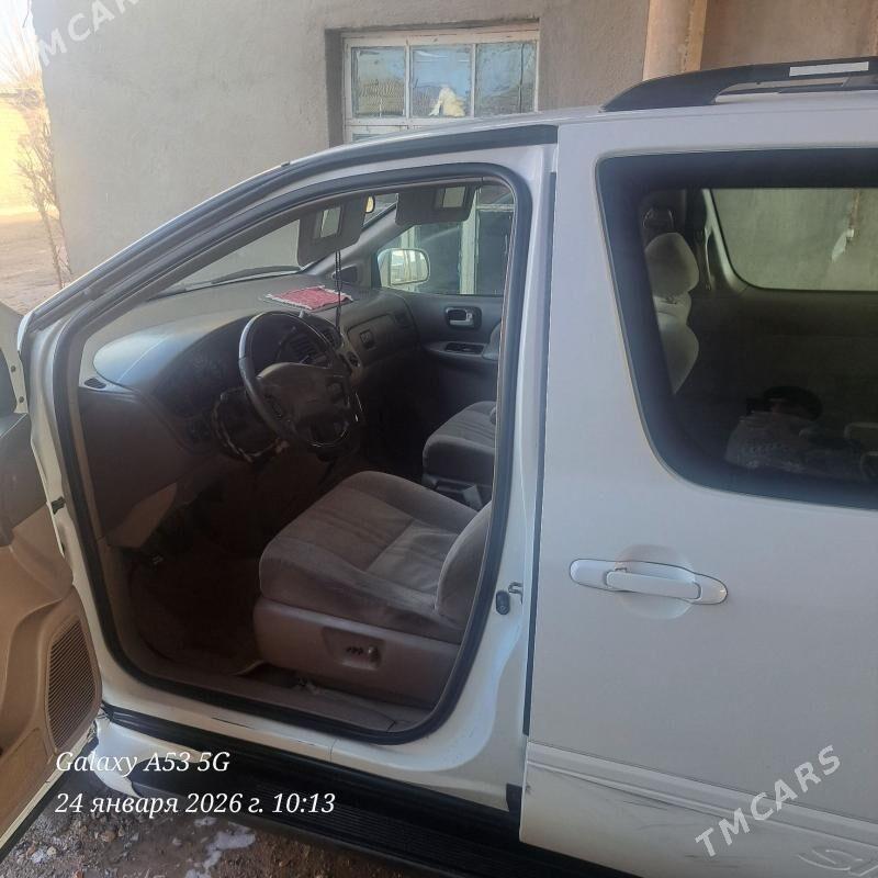 Toyota Sienna 2002 - 160 000 TMT - Теджен - img 1