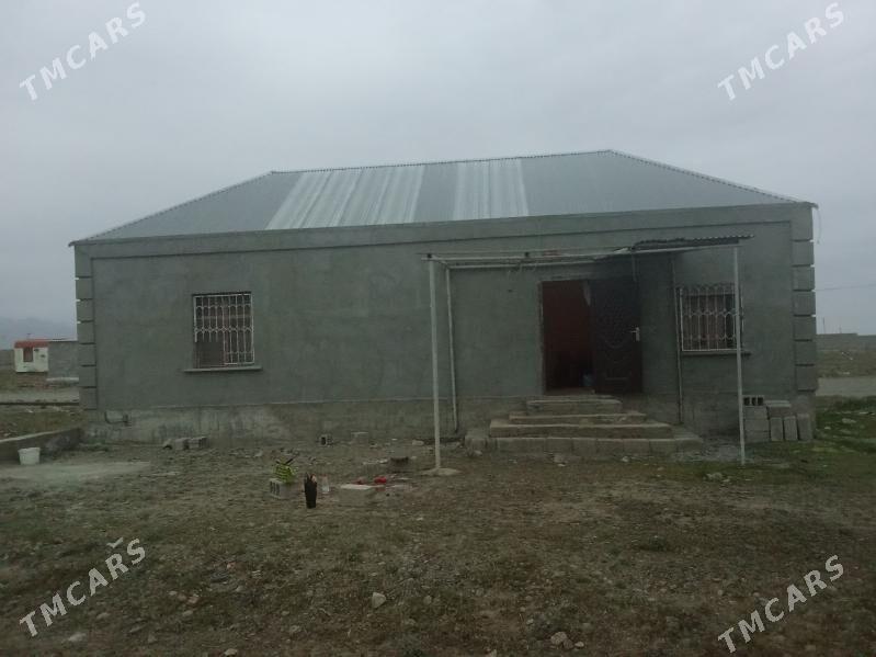 Eyesinden satlyk jaý - Bäherden - img 1