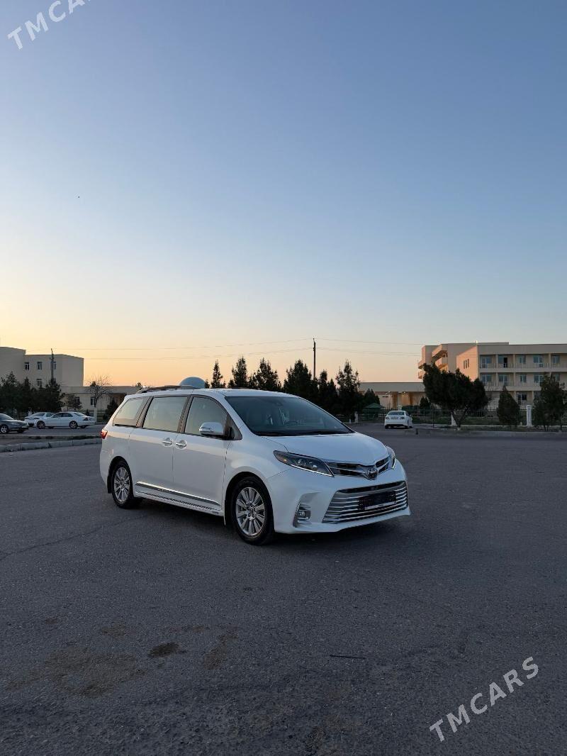 Toyota Sienna 2018 - 570 000 TMT - Aşgabat - img 1