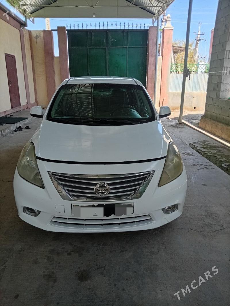 Nissan Versa 2012 - 70 000 TMT - Ашхабад - img 1