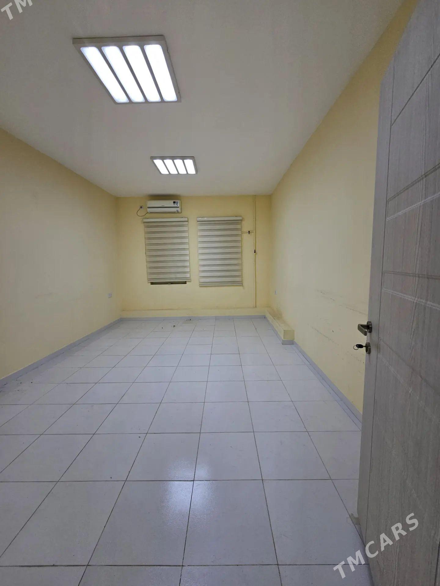 Сдаю комнату полуподвал - Мир 7 - img 1