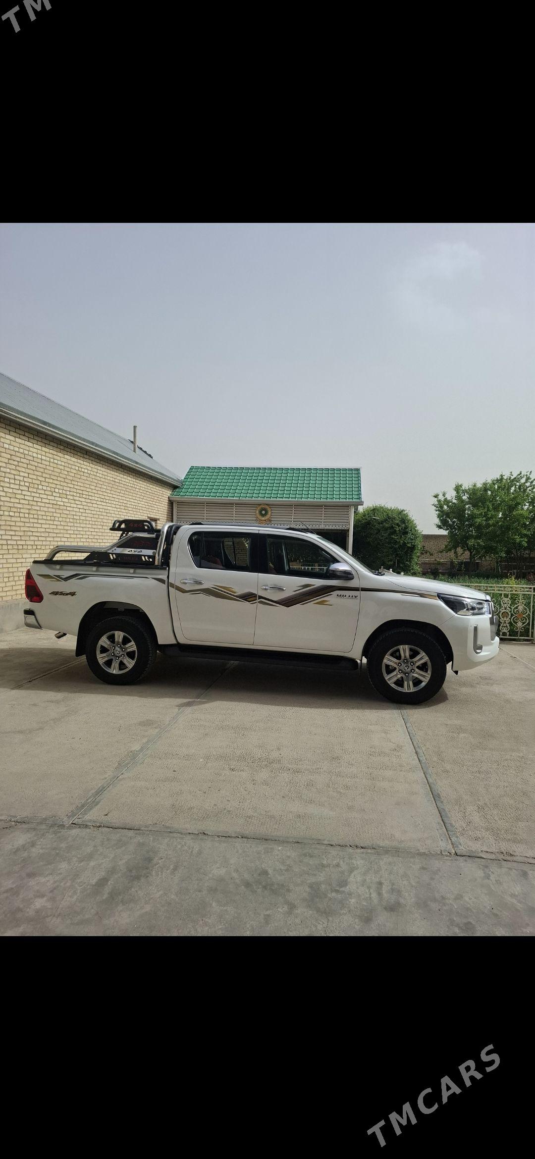 Toyota Hilux 2024 - 620 000 TMT - Мары - img 1