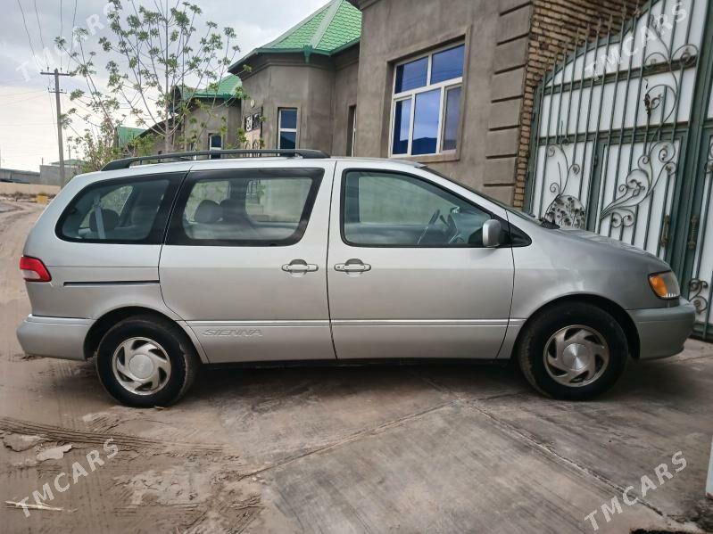 Toyota Sienna 2002 - 190 000 TMT - Daşoguz - img 1