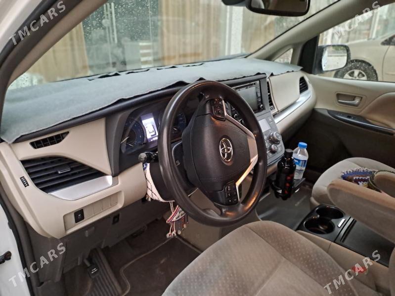 Toyota Sienna 2019 - 440 000 TMT - Мары - img 1