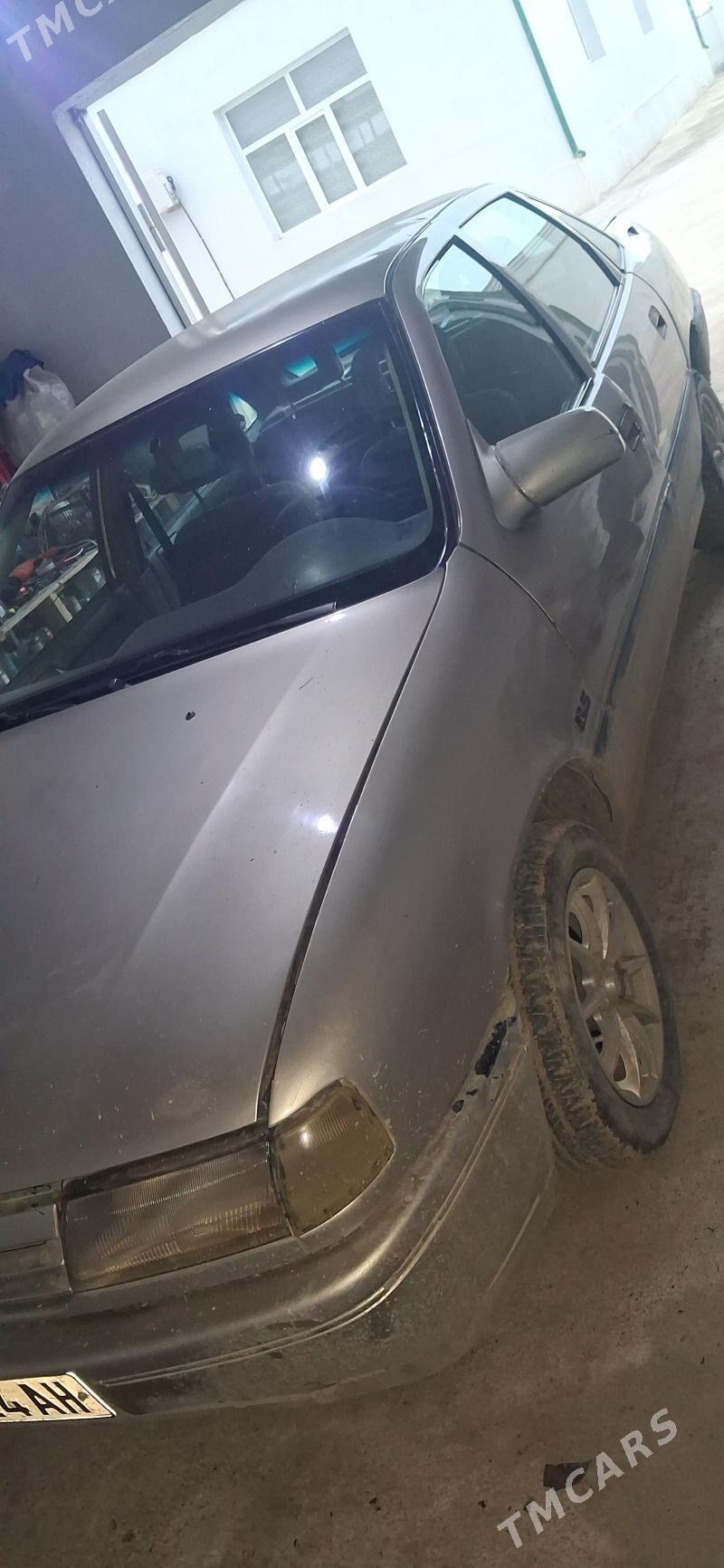 Opel Vectra 1992 - 26 000 TMT - Бахарден - img 1