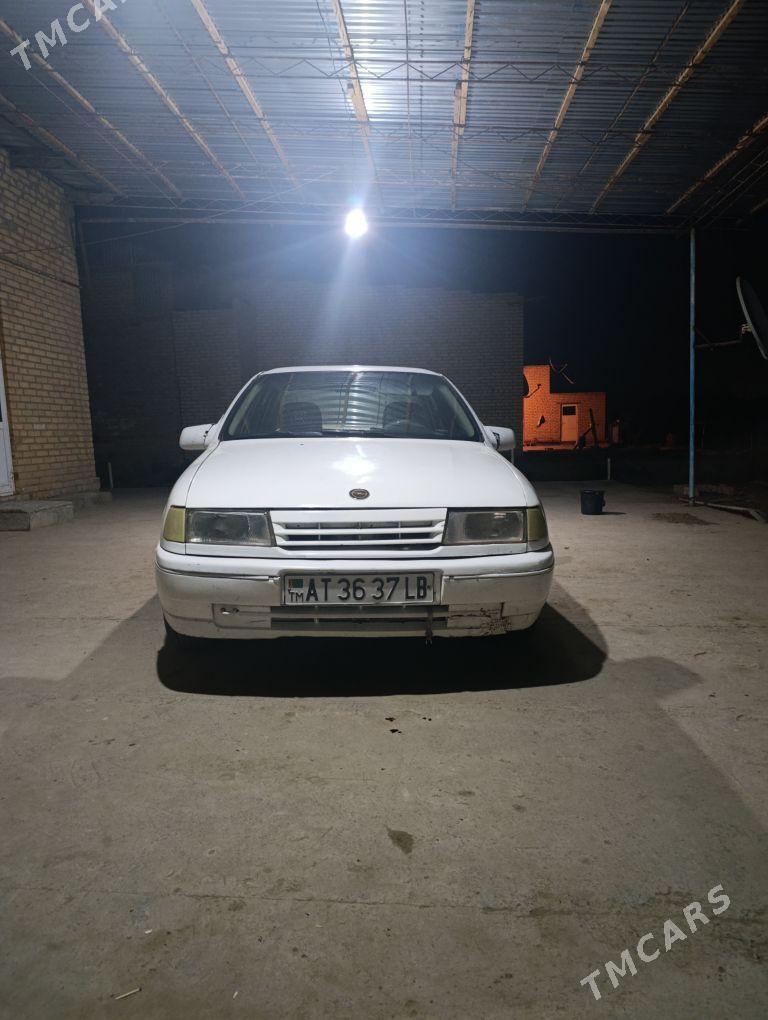 Opel Vectra 1989 - 30 000 TMT - Дянев - img 1