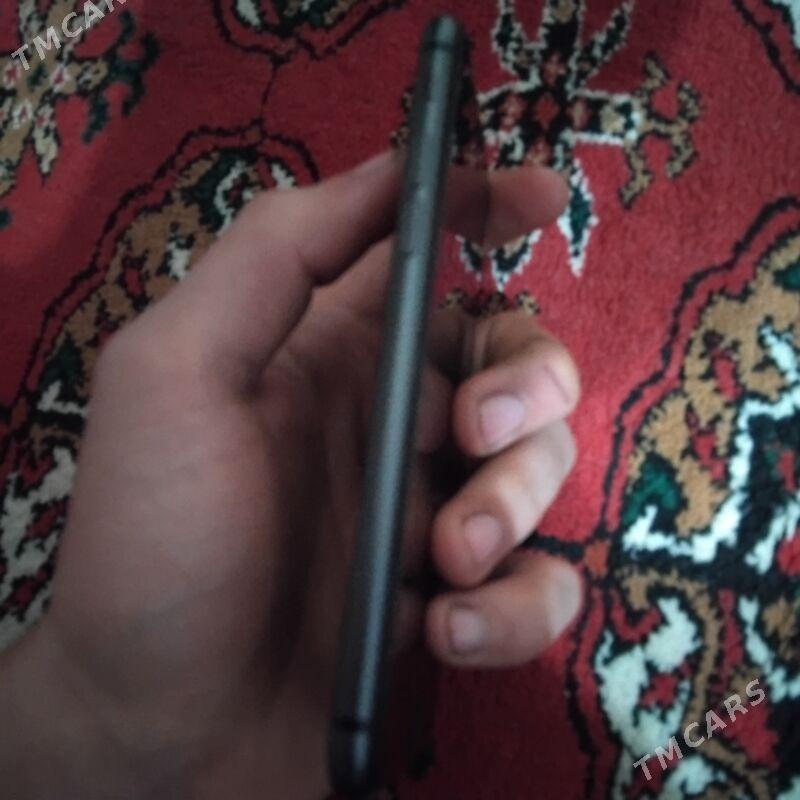 Iphon 8 - Сакар - img 1