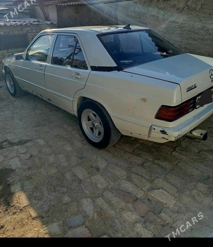 Mercedes-Benz 190E 1985 - 18 000 TMT - Мары - img 1