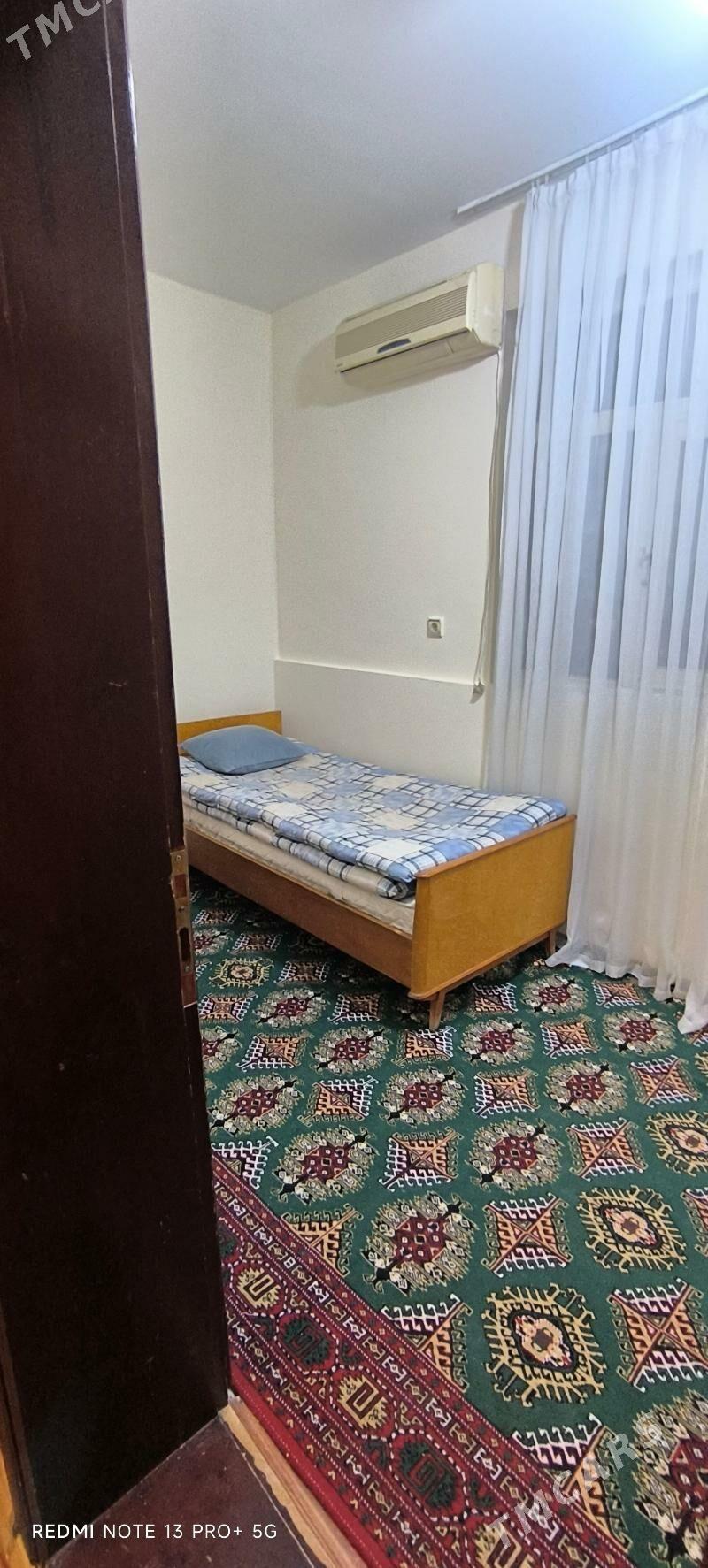 Eyesi gawdan A 4/4 1kom - Гаудан "А" - img 1