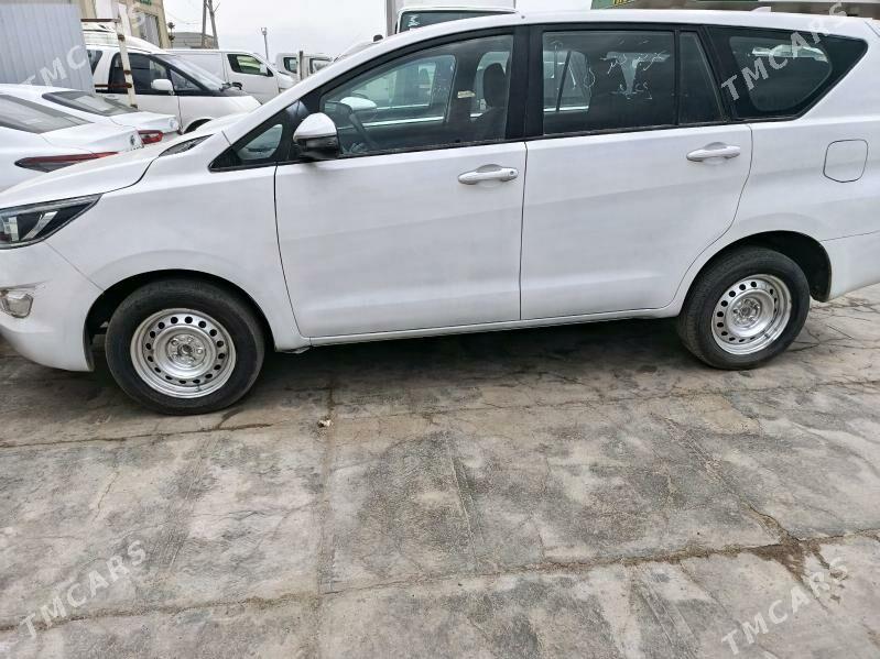 Toyota Innova 2021 - 250 000 TMT - Мары - img 1