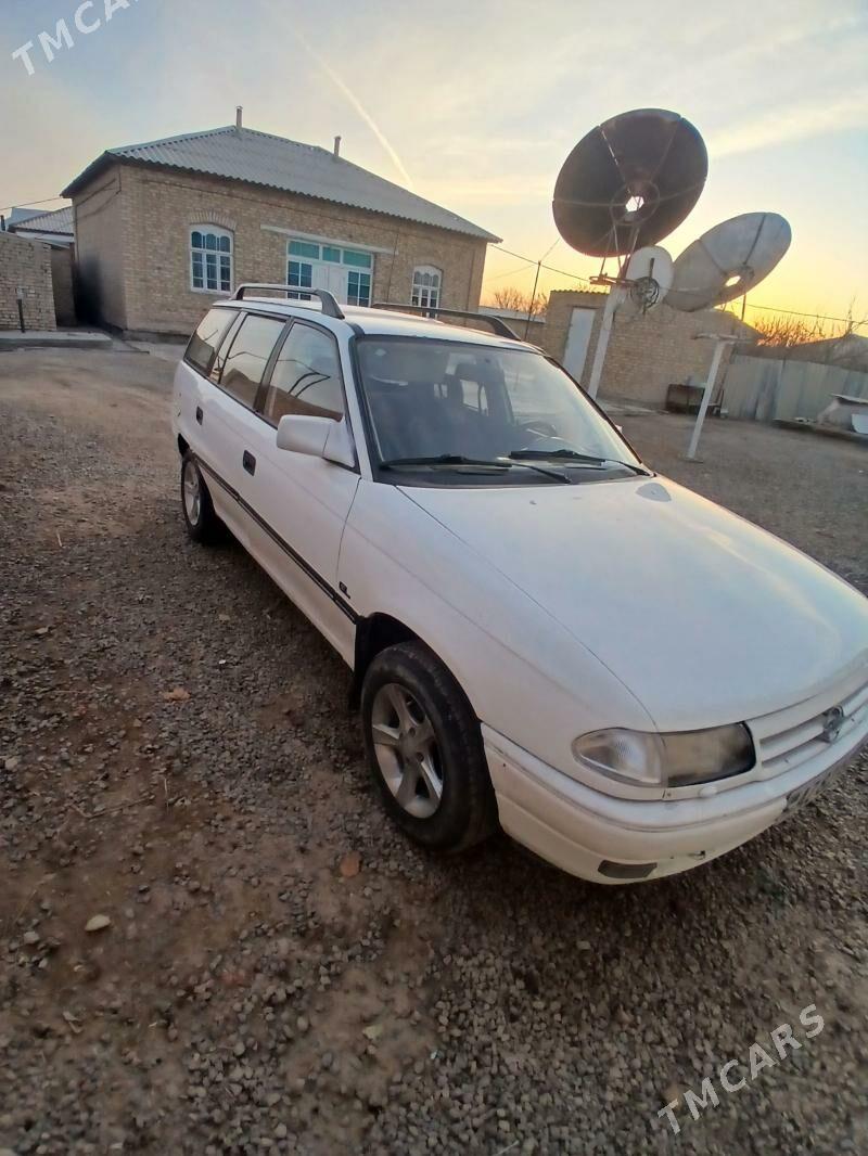 Opel Astra 1993 - 35 000 TMT - Сакарчага - img 1