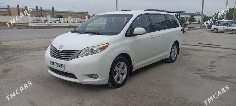 Toyota Sienna 2012 - 330 000 TMT - Мары - img 1